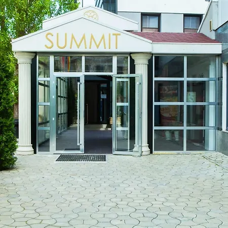 Hotel Summit